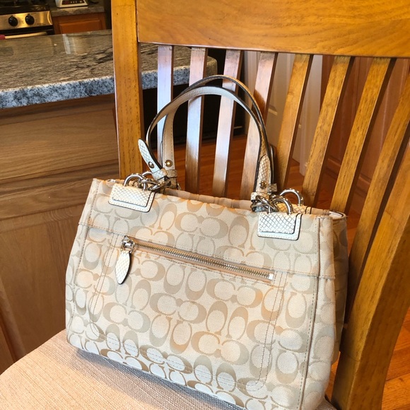 Coach - Picture 3 of 9